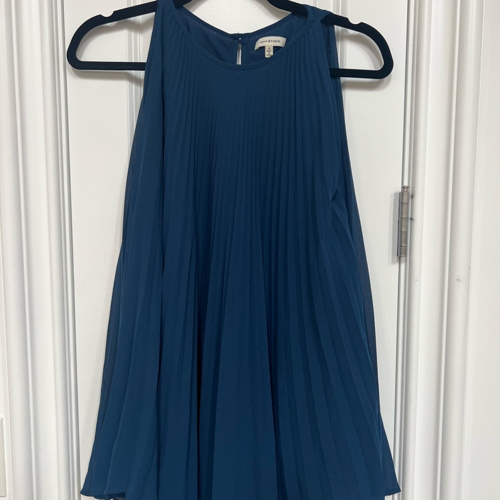 Max studio blue no sleeve sheer long tunic with liner